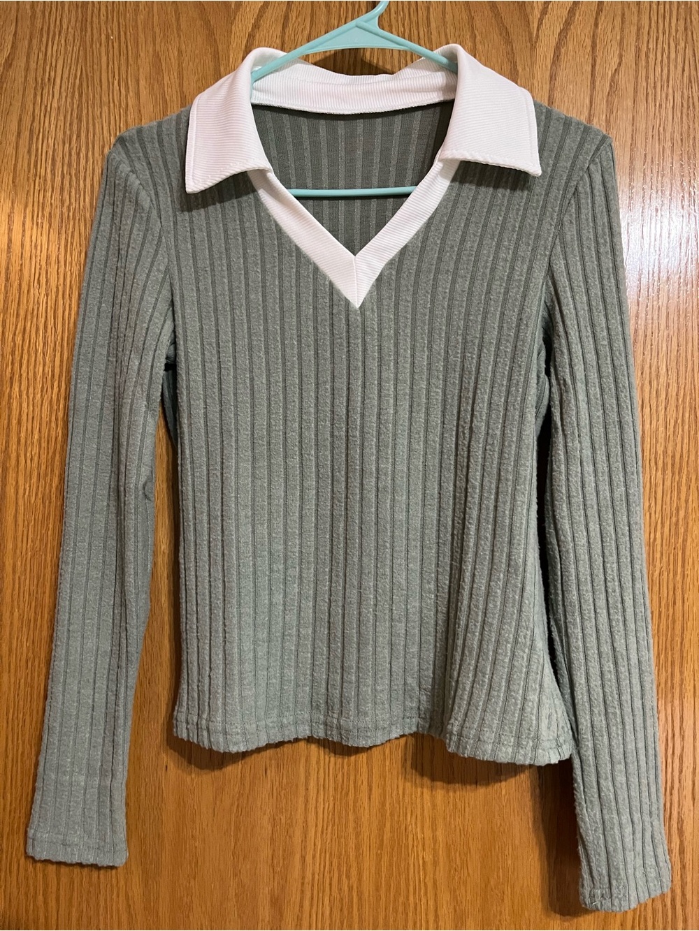 SHEIN Sage Green Ribbed Knit Top with V-Neck